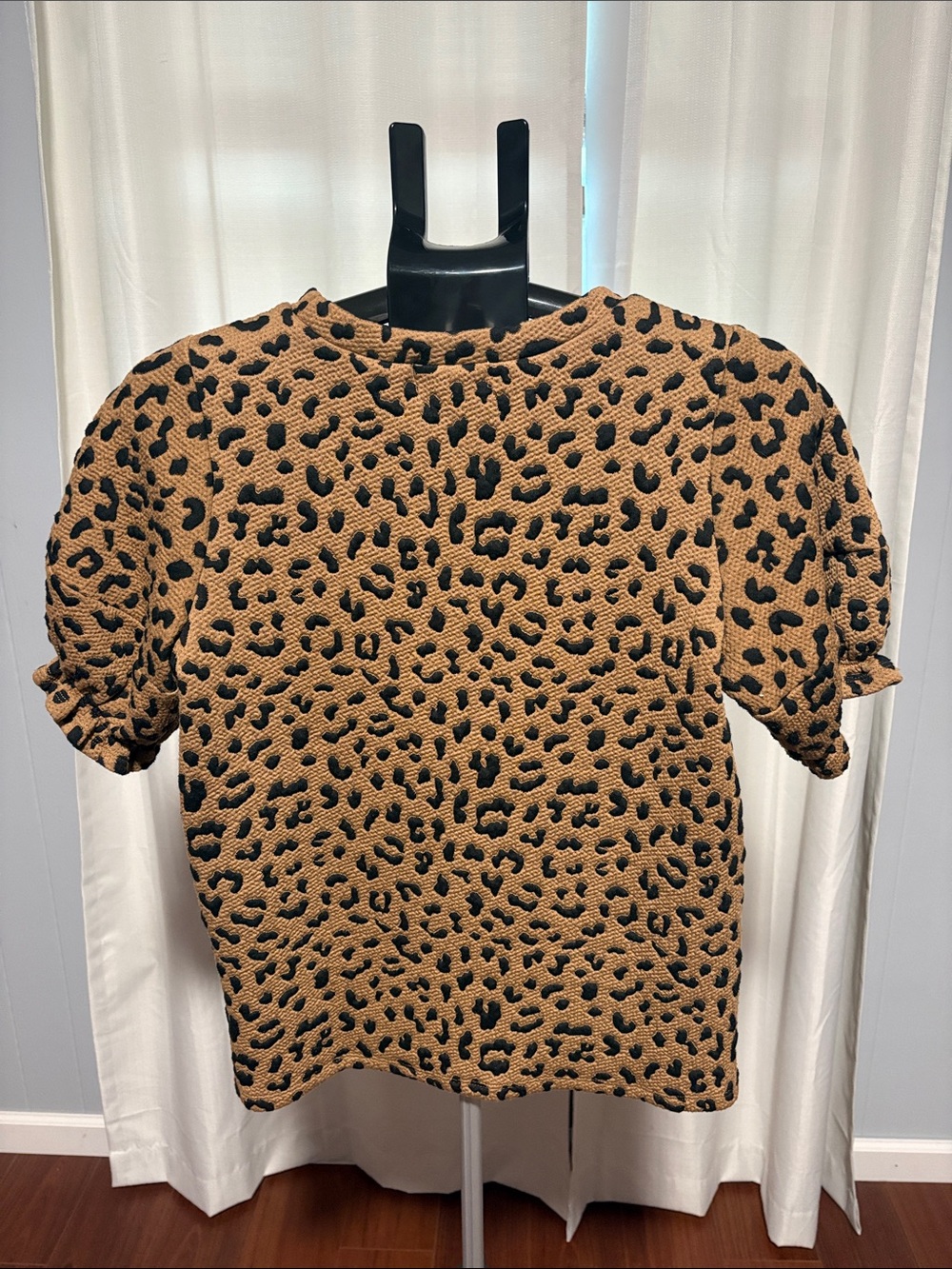 Women’s THML Leopard Print Ruffle Sleeve Top Size Small - Picture 3 of 6